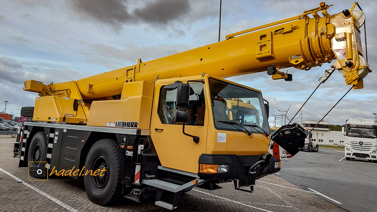 Liebherr LTM 1030-2.1 / SN: 041 122 für Advanced Business Solutions and Services Co., Ltd via Laem Chabang (Thailand)