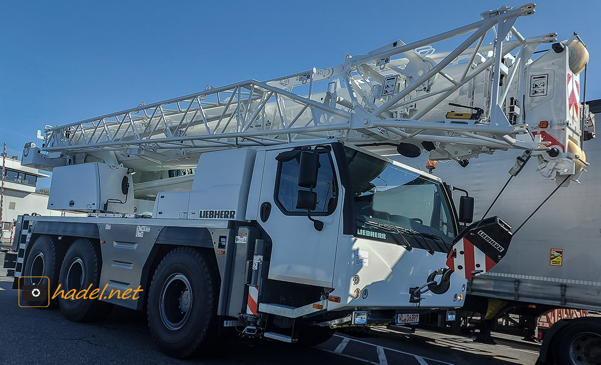 Liebherr LTM 1055-3.2 / SN: 042 433 going to Port Auckland (Australia)