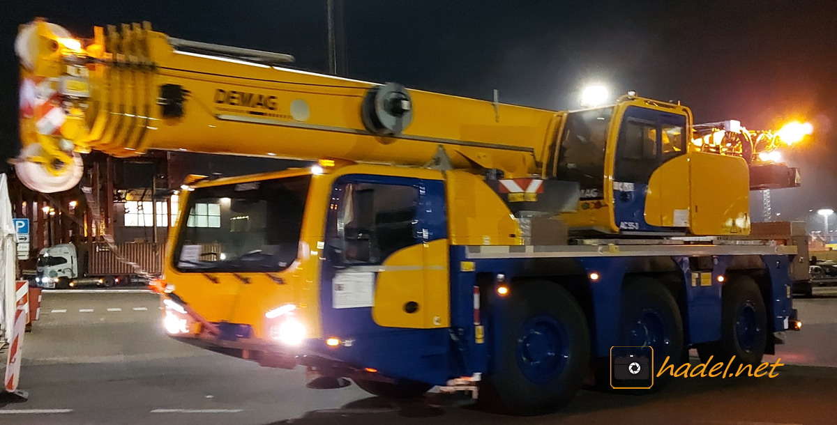 Demag AC 55-3 / SN: 51352 on the way to Brisbane (Australia)