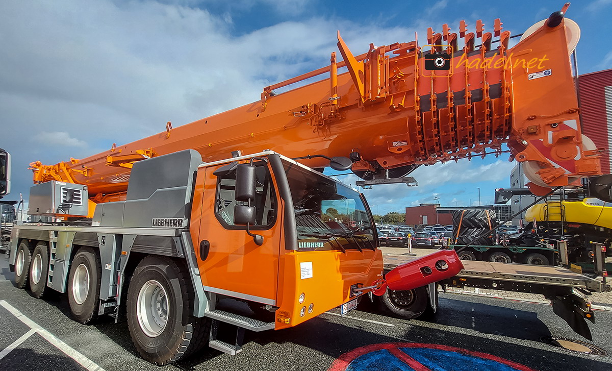 Liebherr LTM 1120-4.1 / SN: 090 642 on the way to Port Auckland (New Zealand)