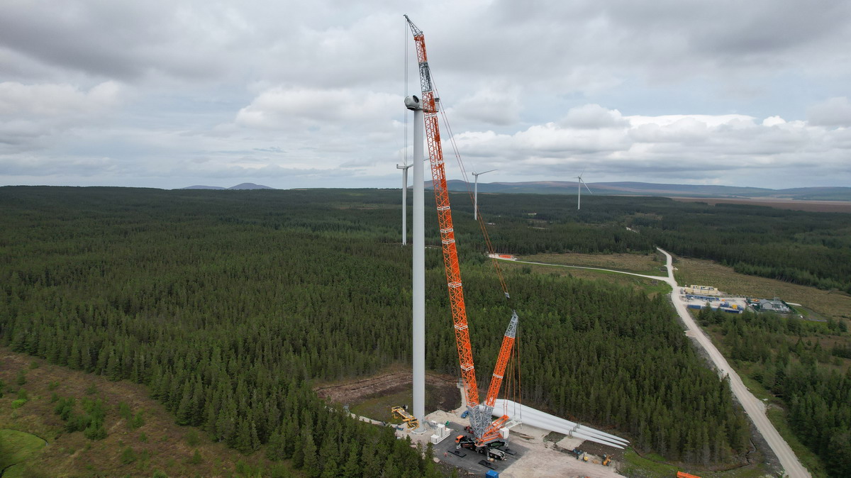 Liebherr LG 1750 für Global Wind Projects und Global Crane Services 