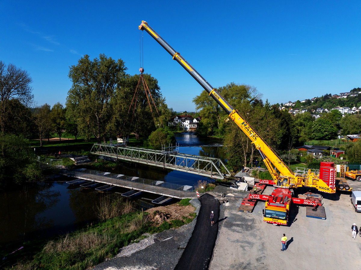 Hack verstärkt sich mit Liebherr LTM 1650-8.1