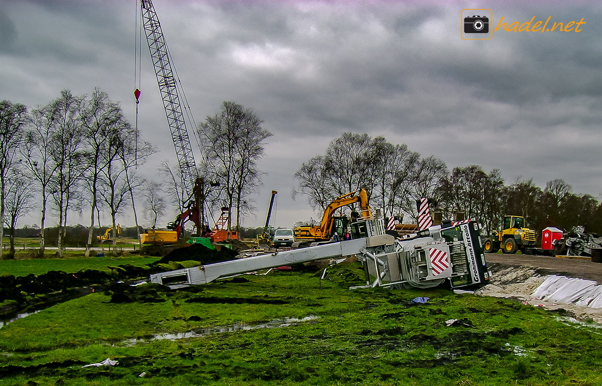 crashed Liebherr LTM 1500 from Grohmann before the rescue (pictures from 2008!)